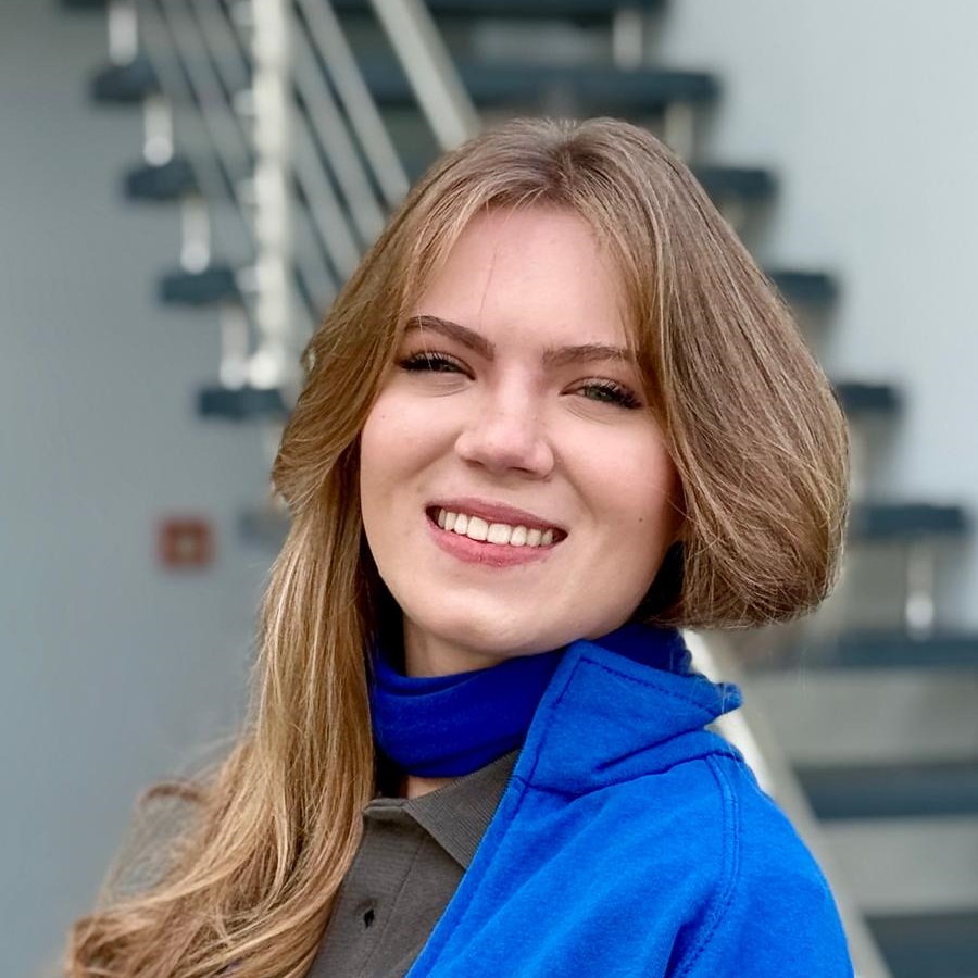 Sofia Schneidmiller, Auszubildende